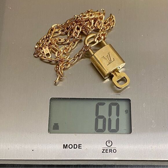 ๐บLouisโVuitton Lock and key on Gold Tone Necklace #300 - Picture 9 of 10